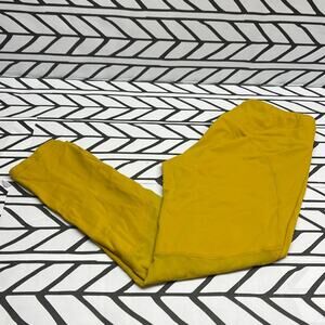 ZYIA mid rise Capri leggings with sheer panels